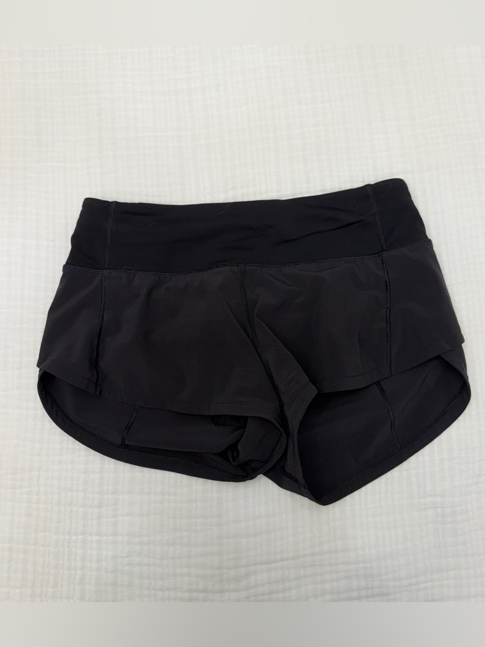 lululemon low rise 2.5” speed up black shorts